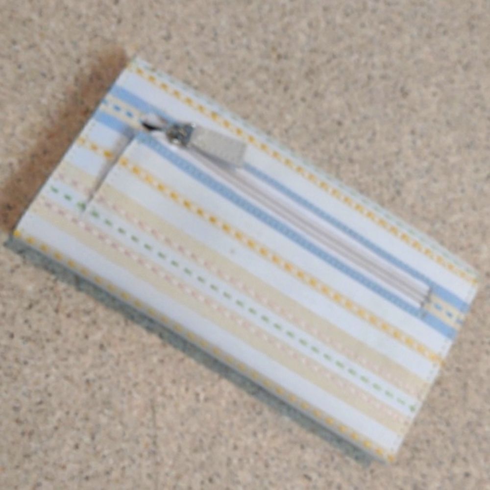 Pretty Full Size Wallet - Picture 2 of 5